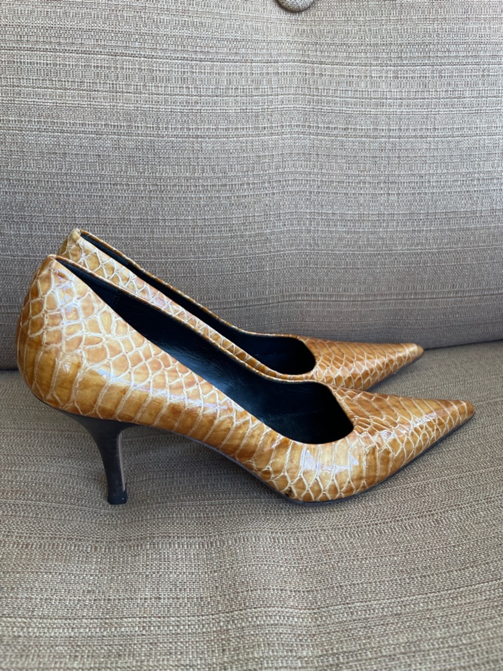 Kenneth Cole Tan Croc-Embossed Pointed Mid Heel Pumps - Picture 2 of 8